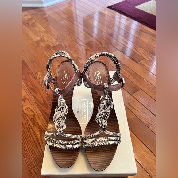 COACH SIMONA Heels - Picture 4 of 6